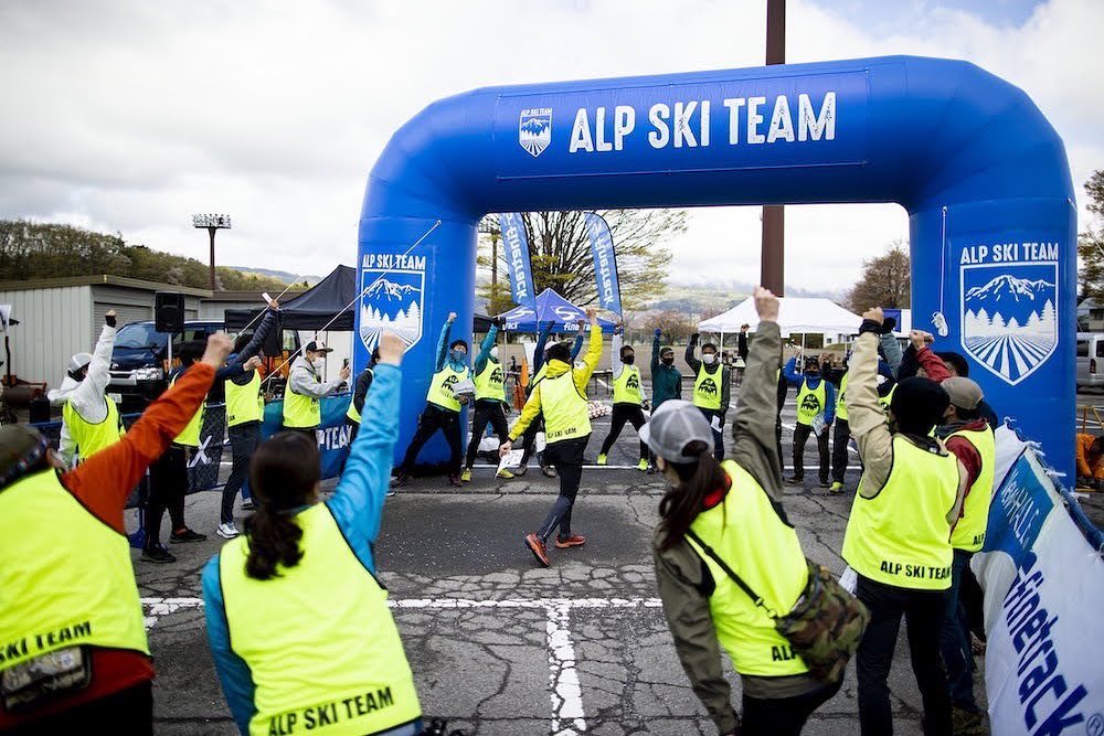 「ALP SKI TEAM」様のアーチ制作をさせていただきました。