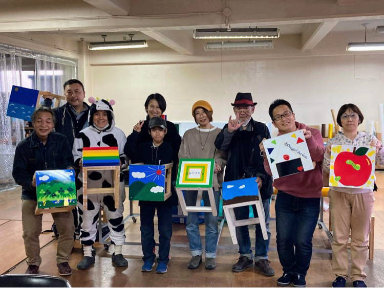 アップサイクルスツールをＮＰＯカフェまんまるさんと作りました